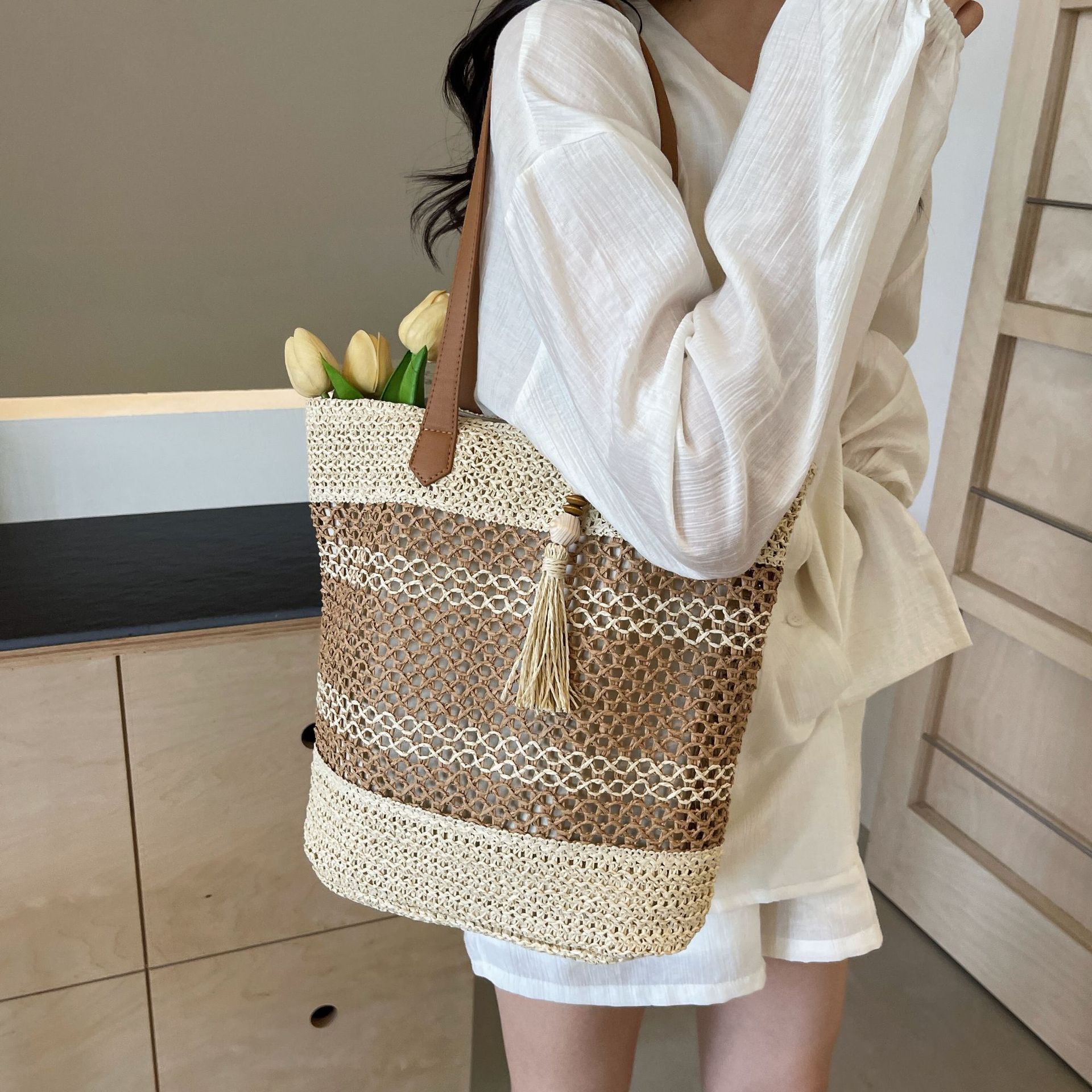 d1eb4535-7fc8-406c-b90c-280784a425b0.jpg Summer Stripe Straw Sholder Bags With Tassel Pendant Fashion Large Capacity Seaside Vacation Beach Bags - Image 4